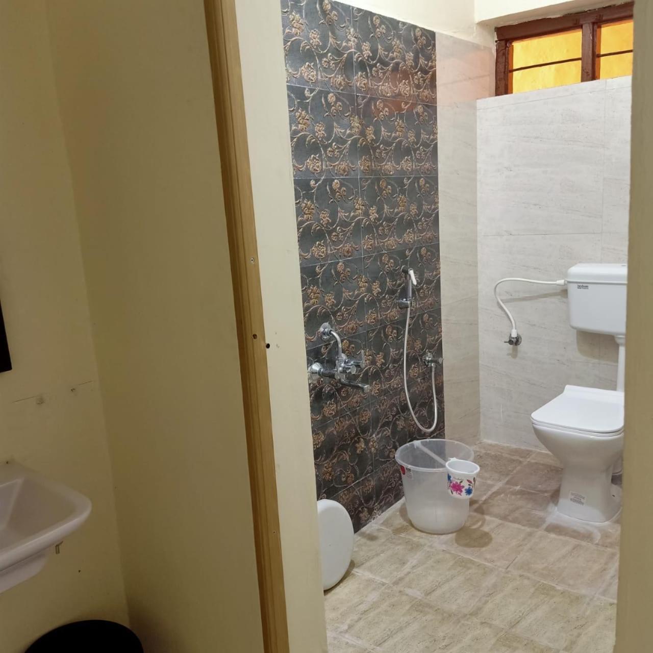 האמפי Mahesh Guest House מראה חיצוני תמונה