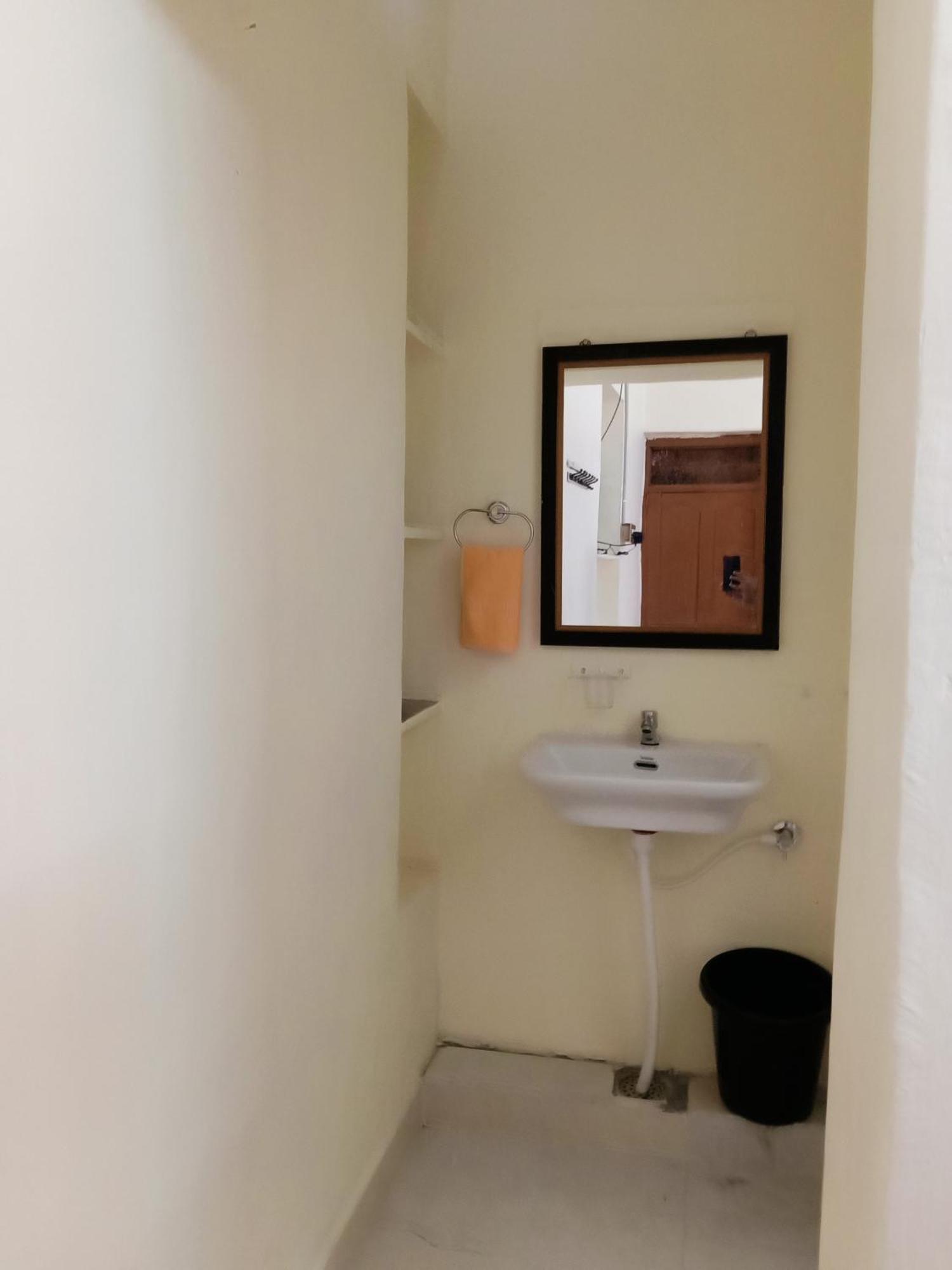 האמפי Mahesh Guest House מראה חיצוני תמונה