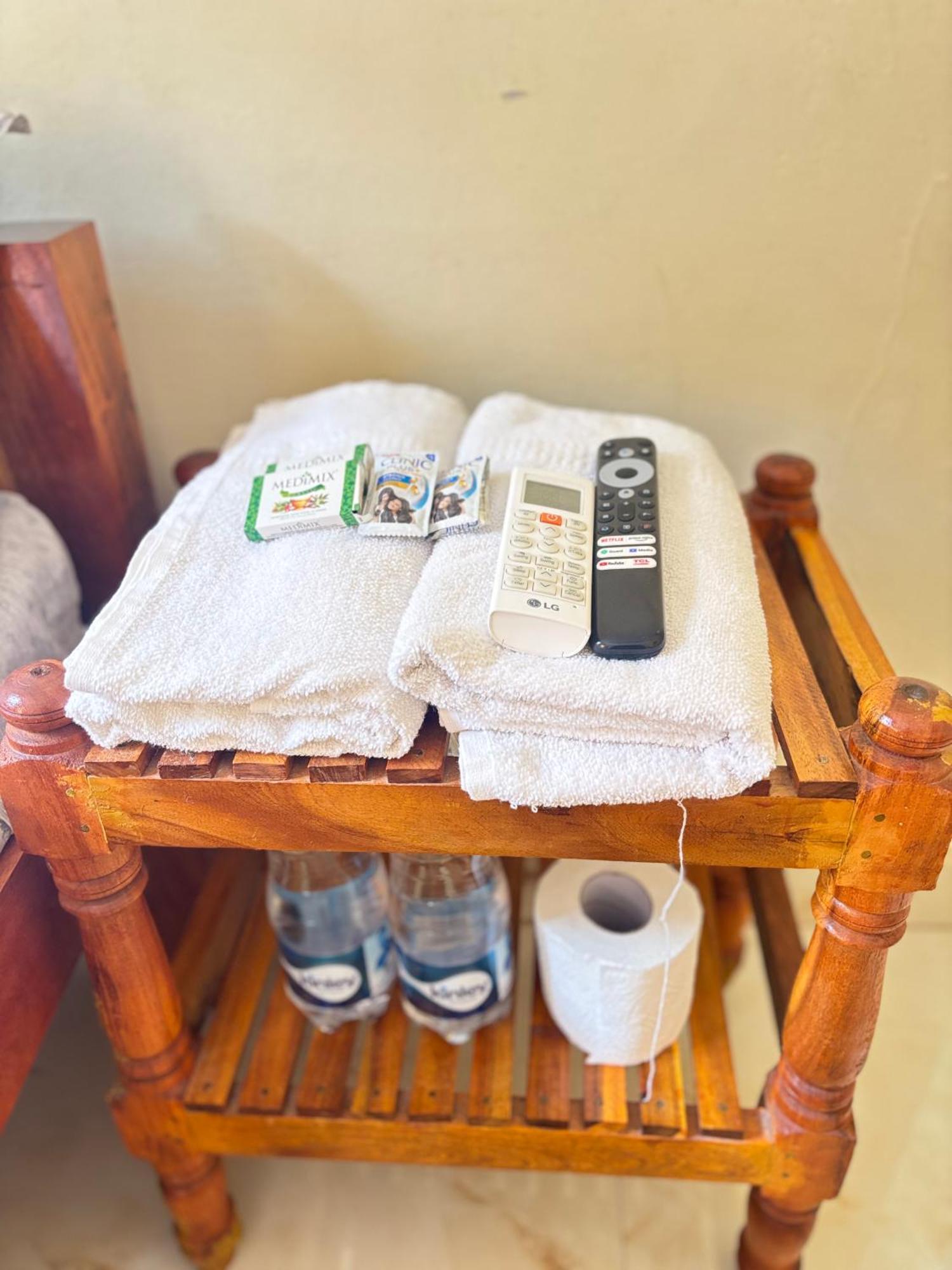 האמפי Mahesh Guest House מראה חיצוני תמונה