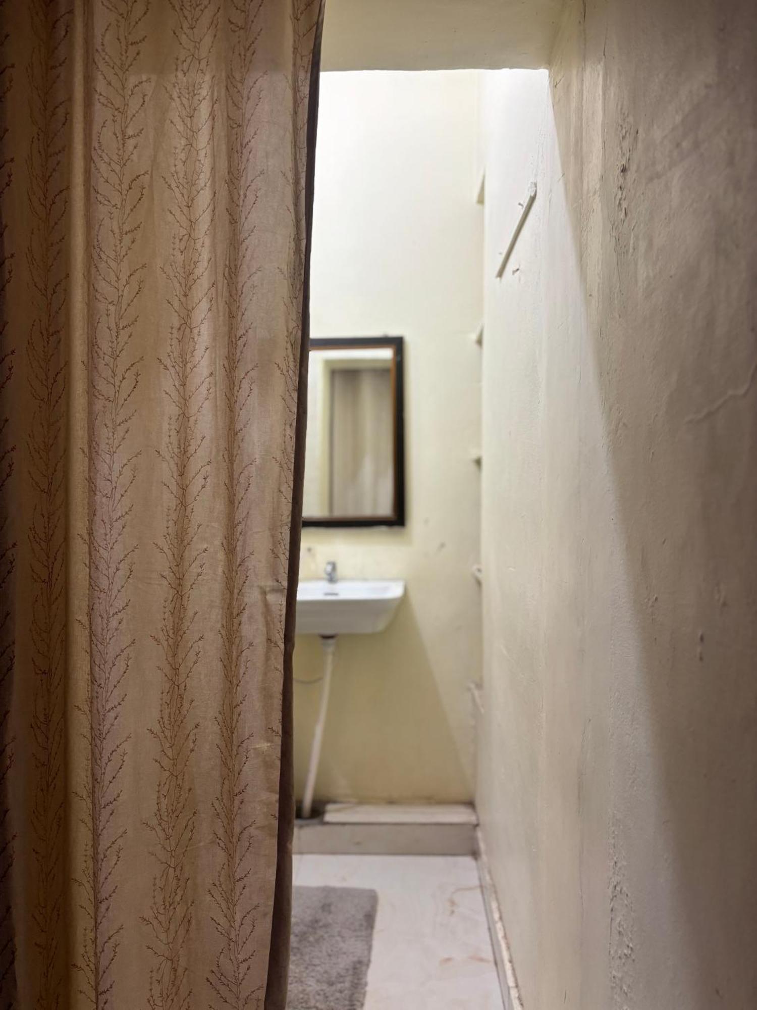 האמפי Mahesh Guest House מראה חיצוני תמונה