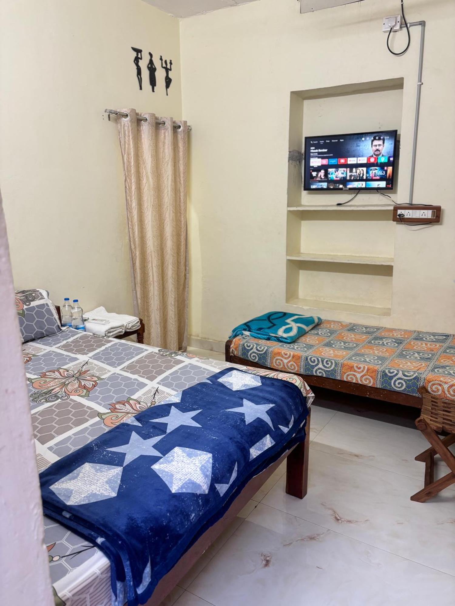 האמפי Mahesh Guest House מראה חיצוני תמונה